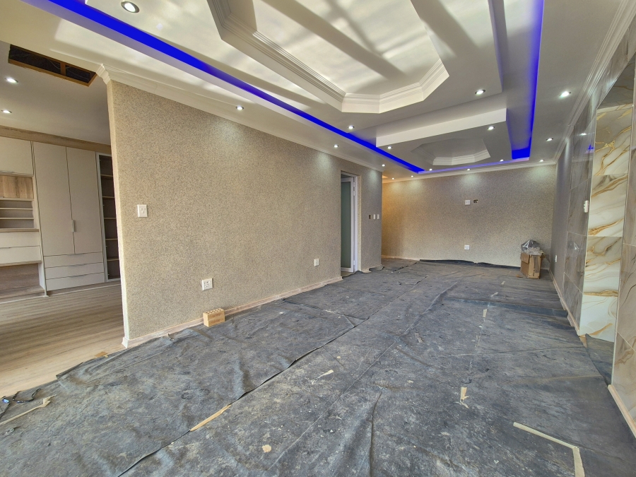 6 Bedroom Property for Sale in Helderwyk Gauteng