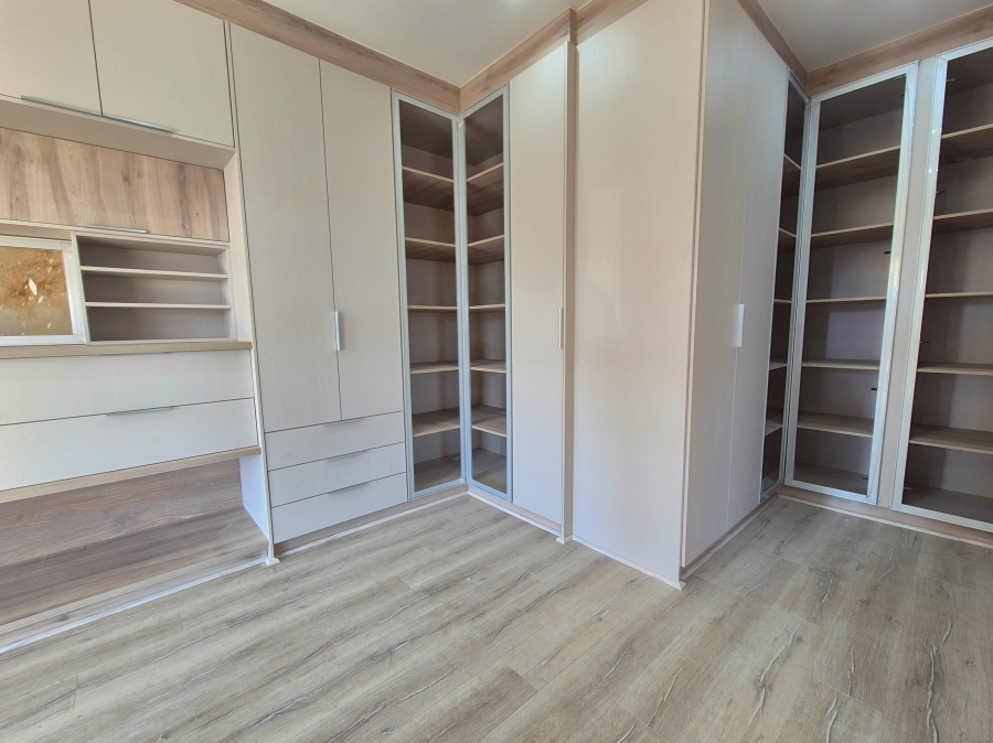 6 Bedroom Property for Sale in Helderwyk Gauteng