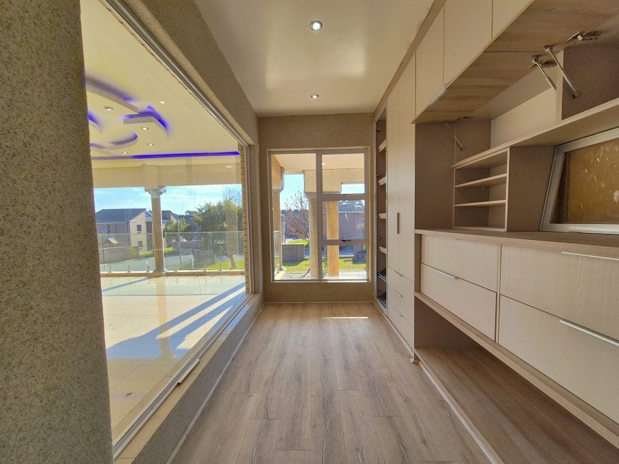 6 Bedroom Property for Sale in Helderwyk Gauteng
