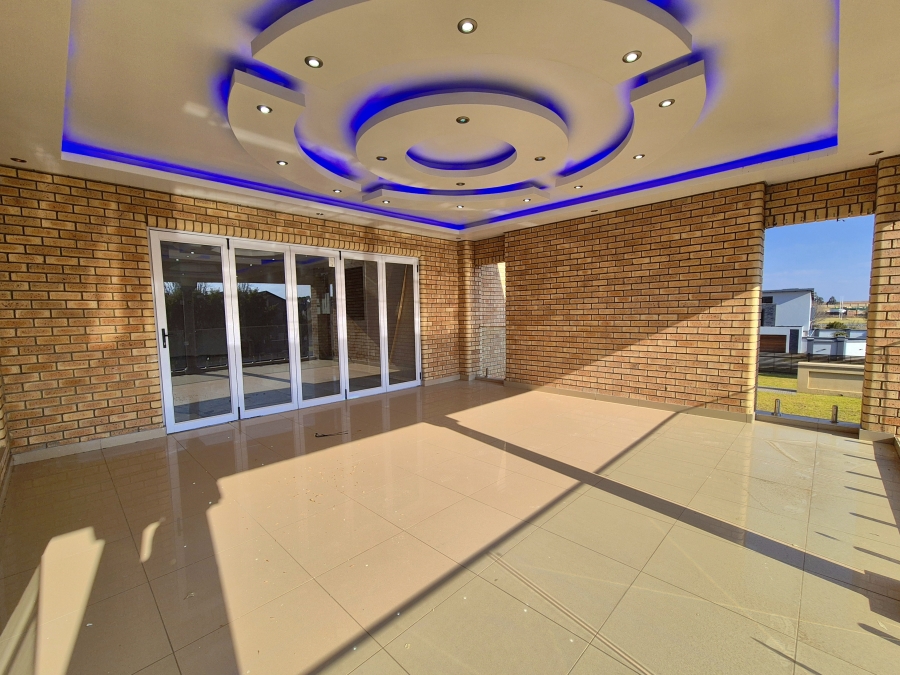 6 Bedroom Property for Sale in Helderwyk Gauteng