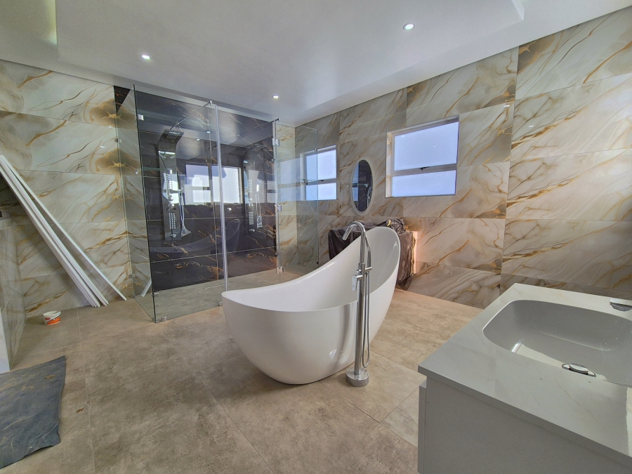 6 Bedroom Property for Sale in Helderwyk Gauteng