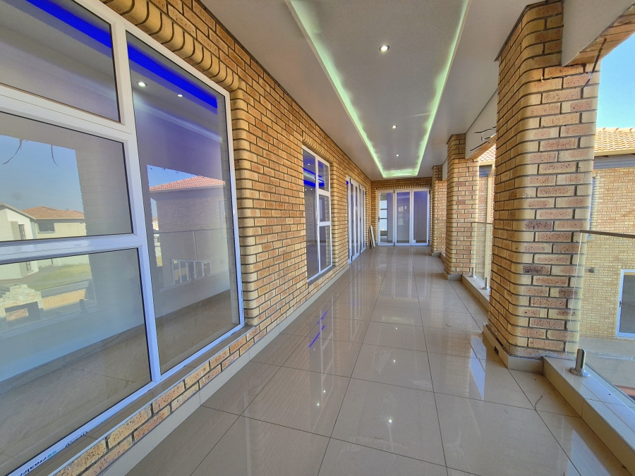 6 Bedroom Property for Sale in Helderwyk Gauteng
