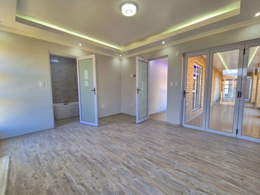 6 Bedroom Property for Sale in Helderwyk Gauteng