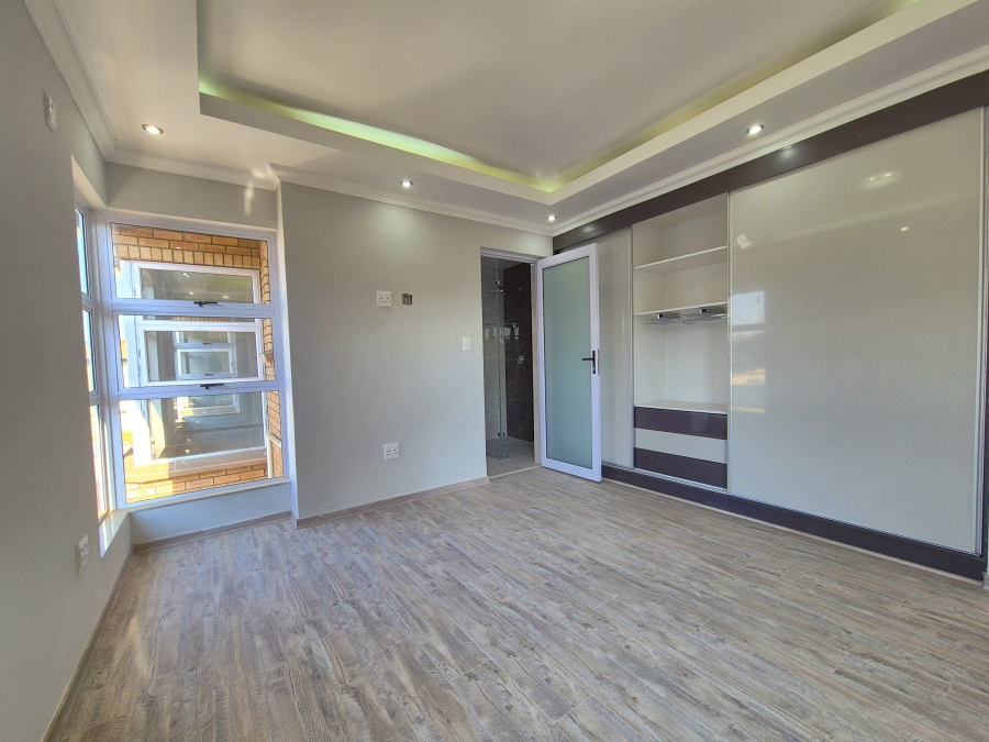 6 Bedroom Property for Sale in Helderwyk Gauteng