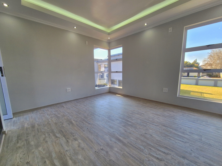 6 Bedroom Property for Sale in Helderwyk Gauteng