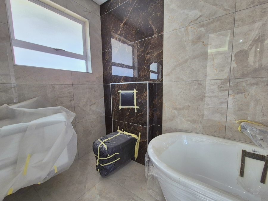 6 Bedroom Property for Sale in Helderwyk Gauteng
