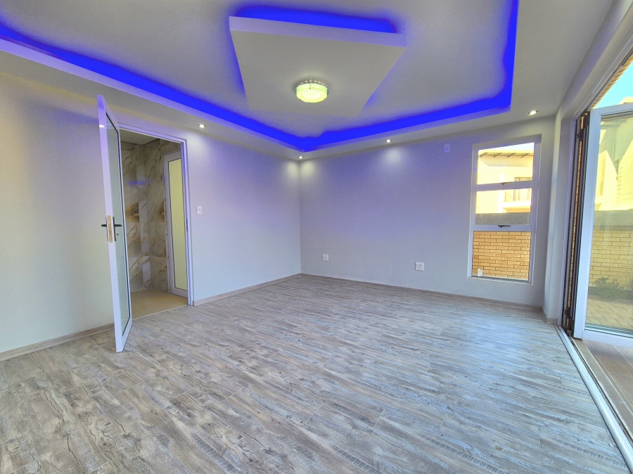 6 Bedroom Property for Sale in Helderwyk Gauteng