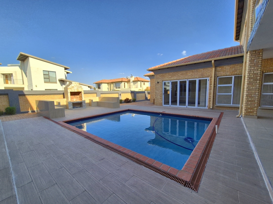 6 Bedroom Property for Sale in Helderwyk Gauteng