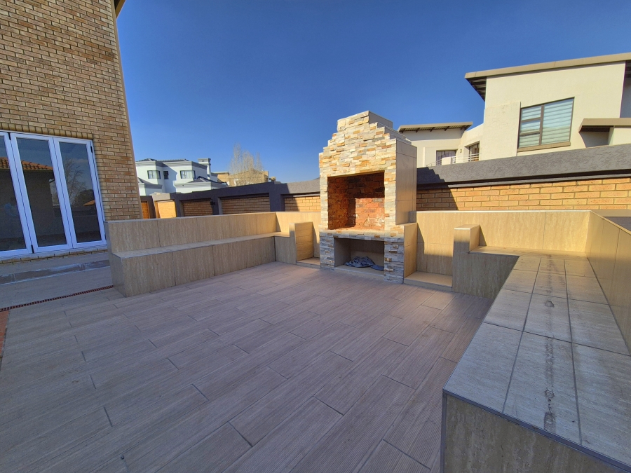 6 Bedroom Property for Sale in Helderwyk Gauteng