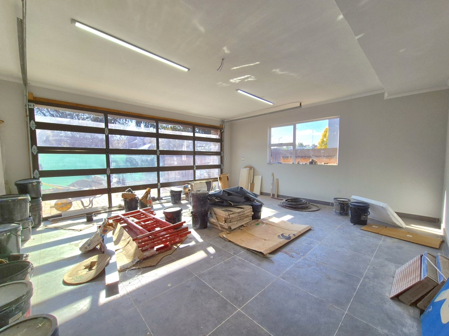 6 Bedroom Property for Sale in Helderwyk Gauteng