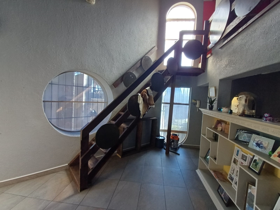 4 Bedroom Property for Sale in Flora Gardens Gauteng