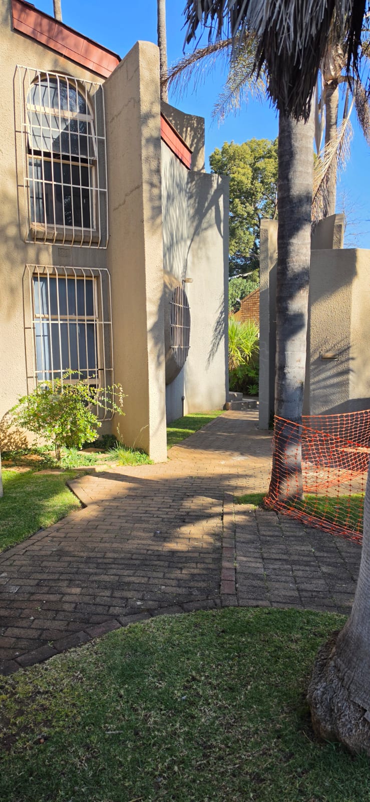 4 Bedroom Property for Sale in Flora Gardens Gauteng