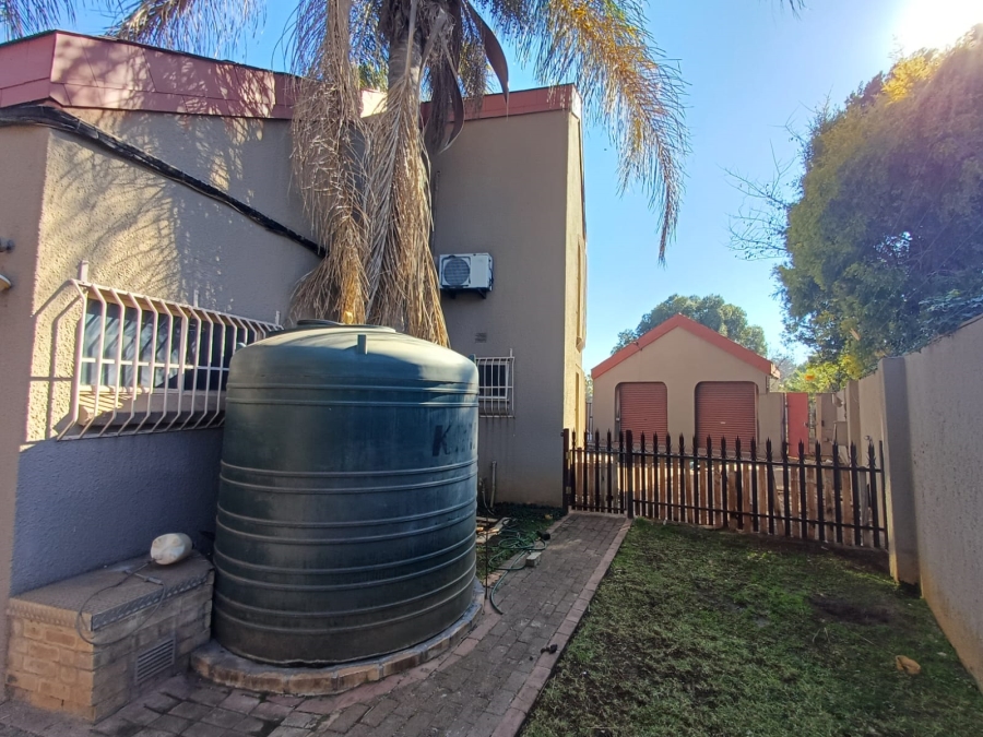 4 Bedroom Property for Sale in Flora Gardens Gauteng