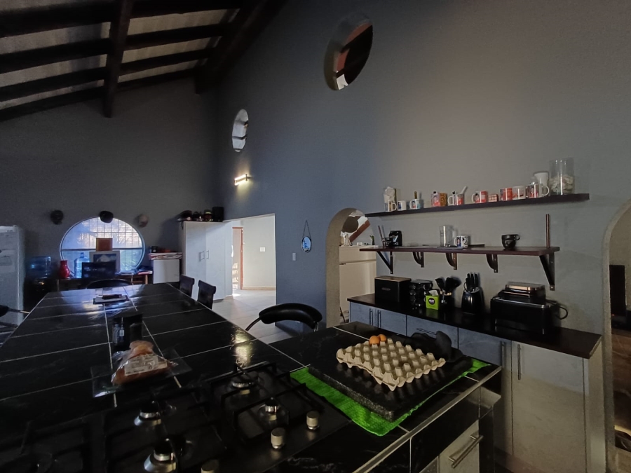 4 Bedroom Property for Sale in Flora Gardens Gauteng