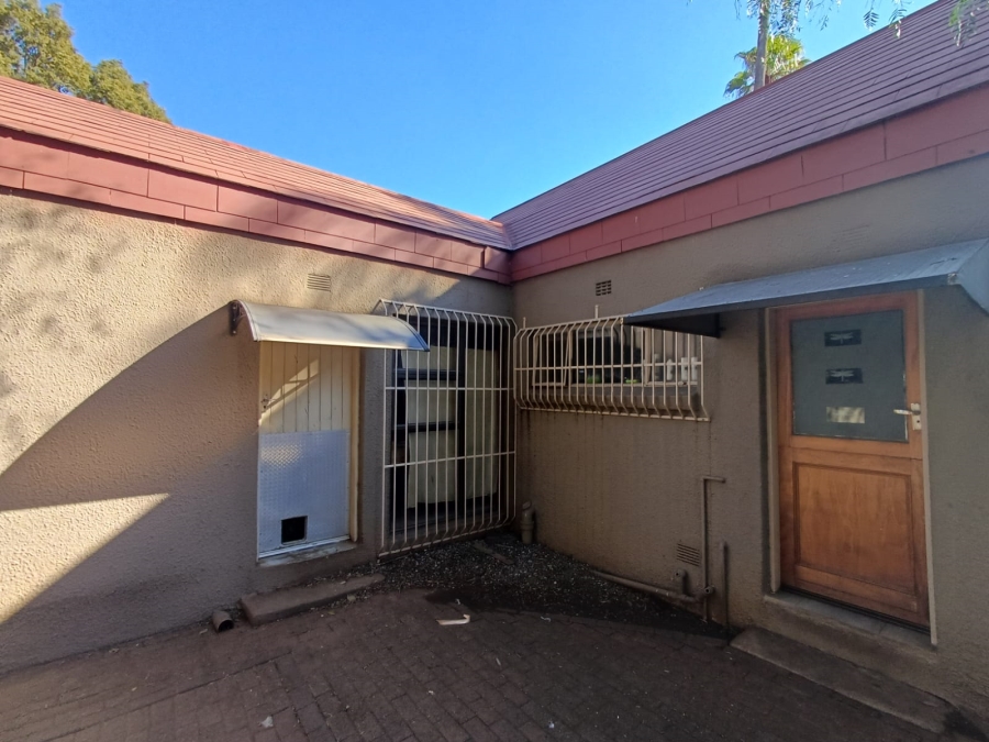 4 Bedroom Property for Sale in Flora Gardens Gauteng