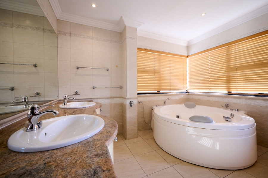 6 Bedroom Property for Sale in Carlswald Estate Gauteng