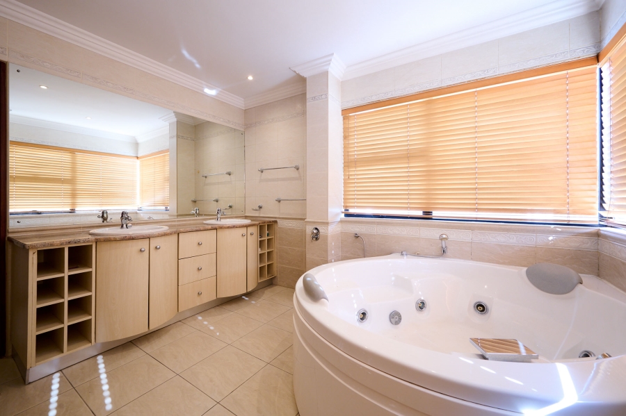 6 Bedroom Property for Sale in Carlswald Estate Gauteng