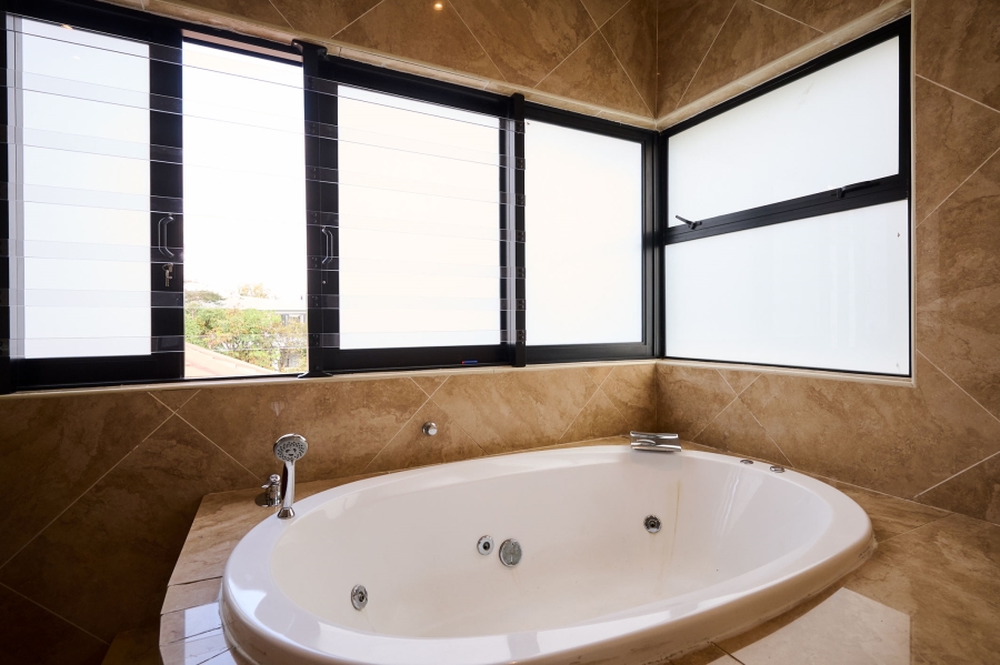 6 Bedroom Property for Sale in Carlswald Estate Gauteng