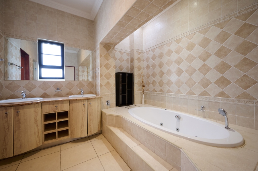 6 Bedroom Property for Sale in Carlswald Estate Gauteng