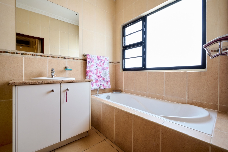 6 Bedroom Property for Sale in Carlswald Estate Gauteng