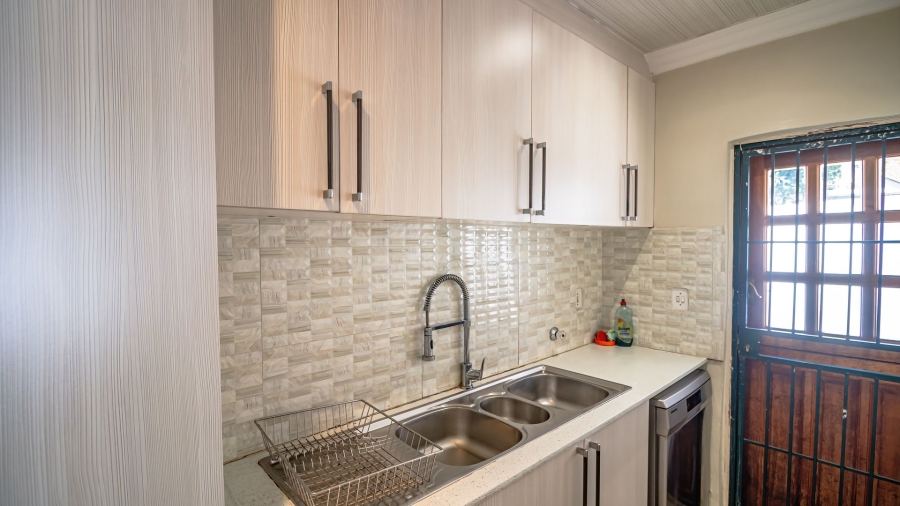 To Let 3 Bedroom Property for Rent in Glen Austin Gauteng