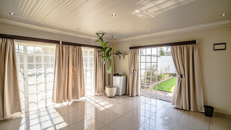To Let 3 Bedroom Property for Rent in Glen Austin Gauteng