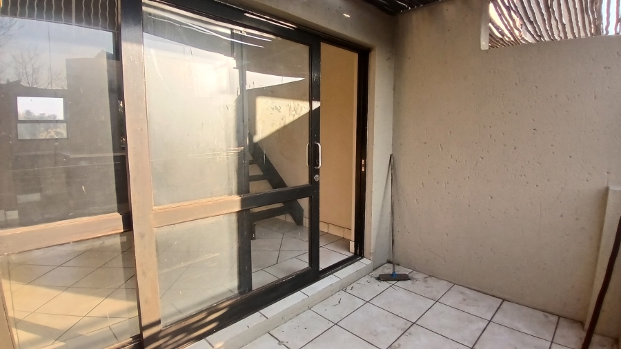 To Let 1 Bedroom Property for Rent in Lonehill Gauteng