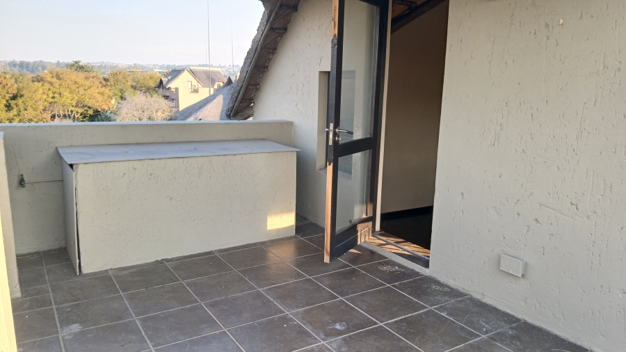 To Let 1 Bedroom Property for Rent in Lonehill Gauteng