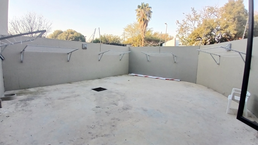 To Let 1 Bedroom Property for Rent in Lonehill Gauteng