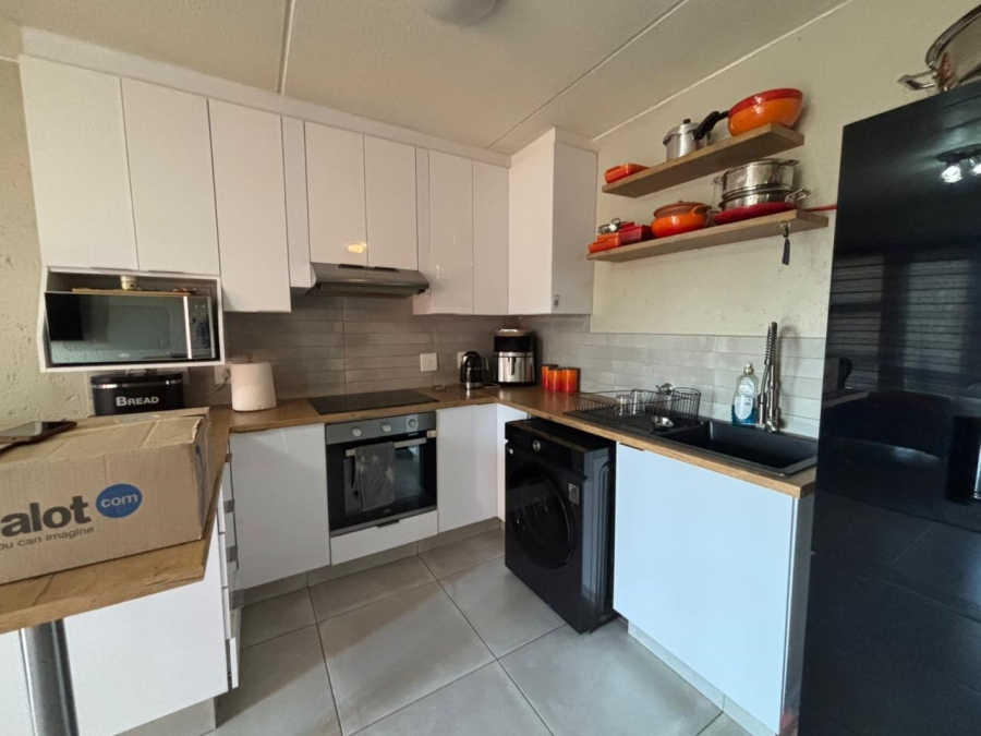 To Let 2 Bedroom Property for Rent in Ferndale Gauteng