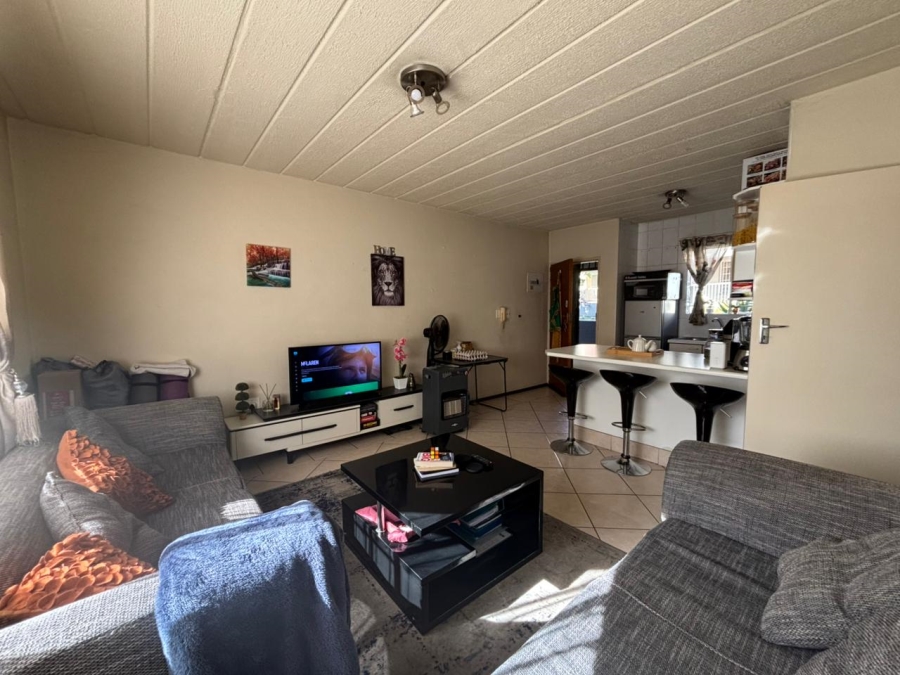 To Let 1 Bedroom Property for Rent in Paulshof Gauteng