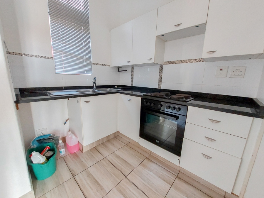 To Let 1 Bedroom Property for Rent in Houghton Estate Gauteng