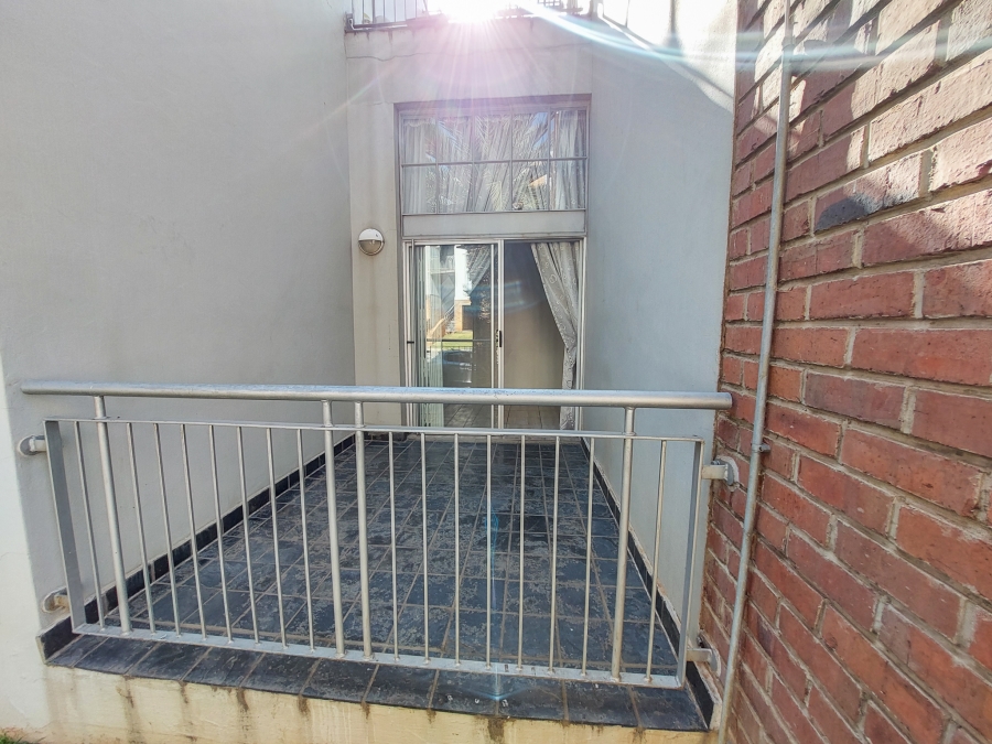 To Let 1 Bedroom Property for Rent in Houghton Estate Gauteng