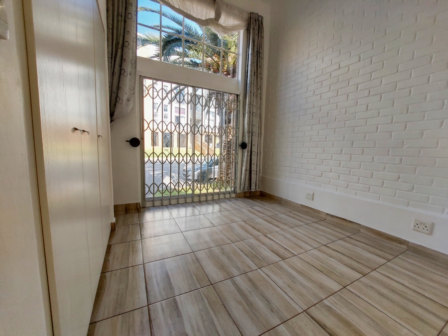 To Let 1 Bedroom Property for Rent in Houghton Estate Gauteng