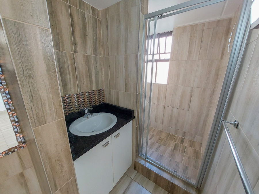 To Let 1 Bedroom Property for Rent in Houghton Estate Gauteng