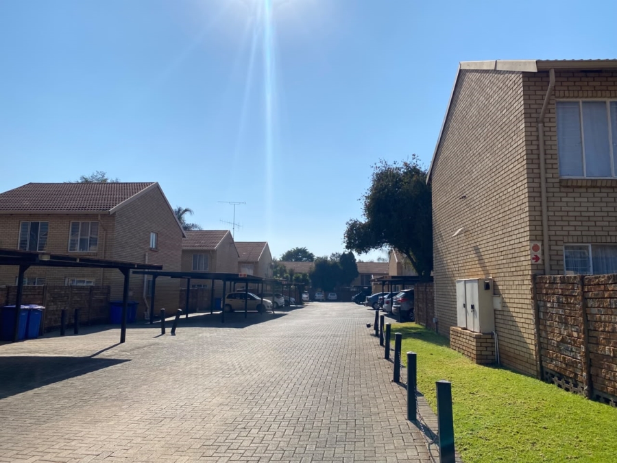 2 Bedroom Property for Sale in Willow Park Manor Gauteng