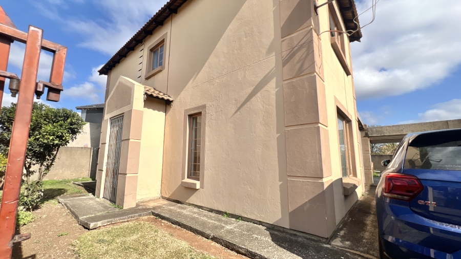 4 Bedroom Property for Sale in Rosslyn Gauteng