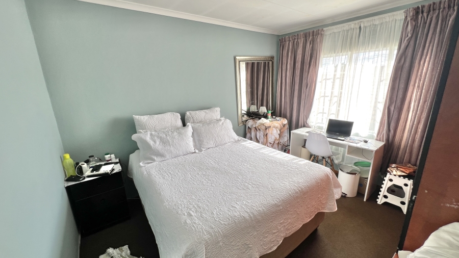 4 Bedroom Property for Sale in Rosslyn Gauteng