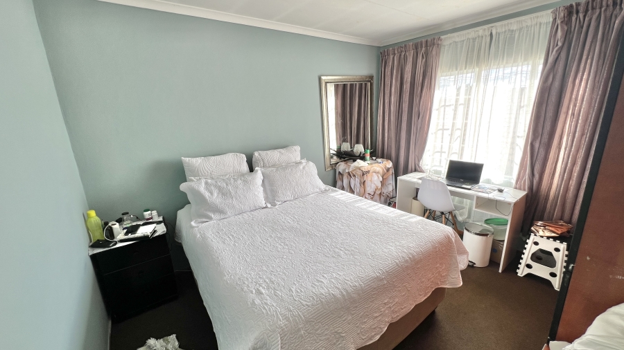 4 Bedroom Property for Sale in Rosslyn Gauteng