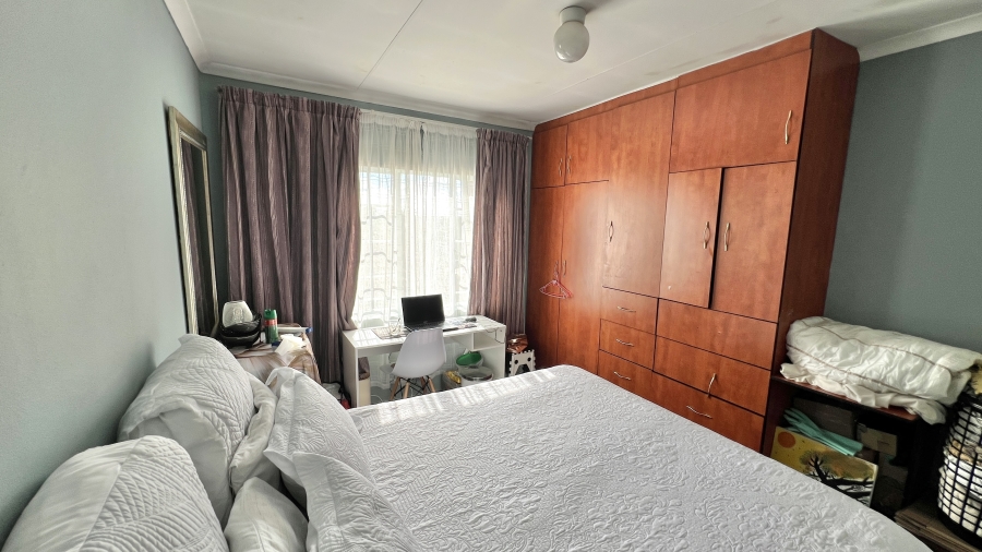 4 Bedroom Property for Sale in Rosslyn Gauteng