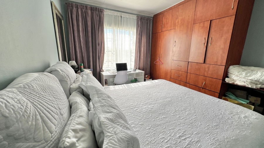 4 Bedroom Property for Sale in Rosslyn Gauteng