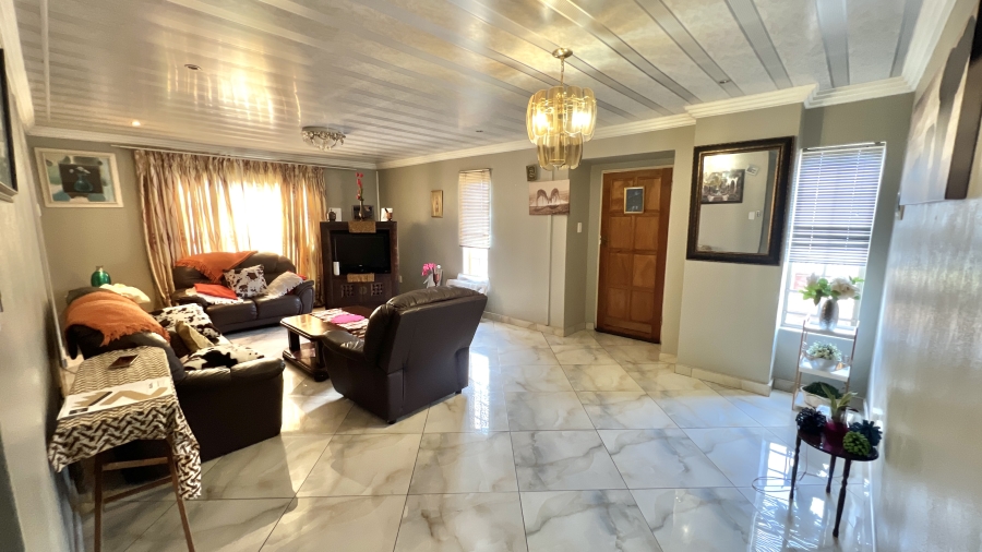 4 Bedroom Property for Sale in Rosslyn Gauteng