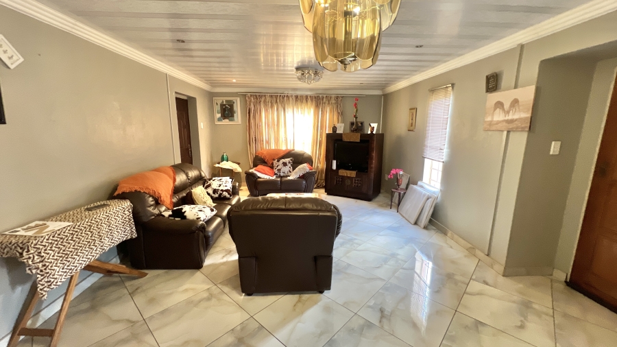 4 Bedroom Property for Sale in Rosslyn Gauteng