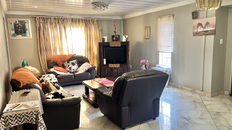 4 Bedroom Property for Sale in Rosslyn Gauteng