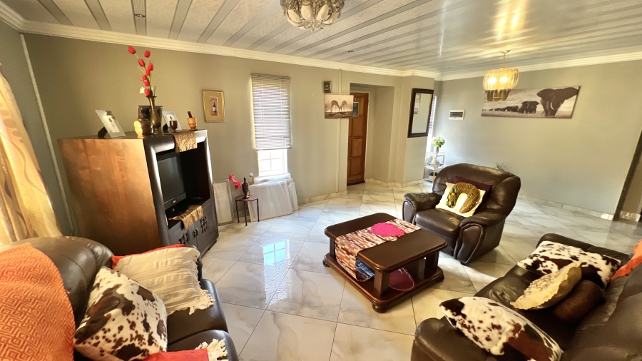 4 Bedroom Property for Sale in Rosslyn Gauteng