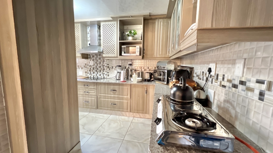 4 Bedroom Property for Sale in Rosslyn Gauteng