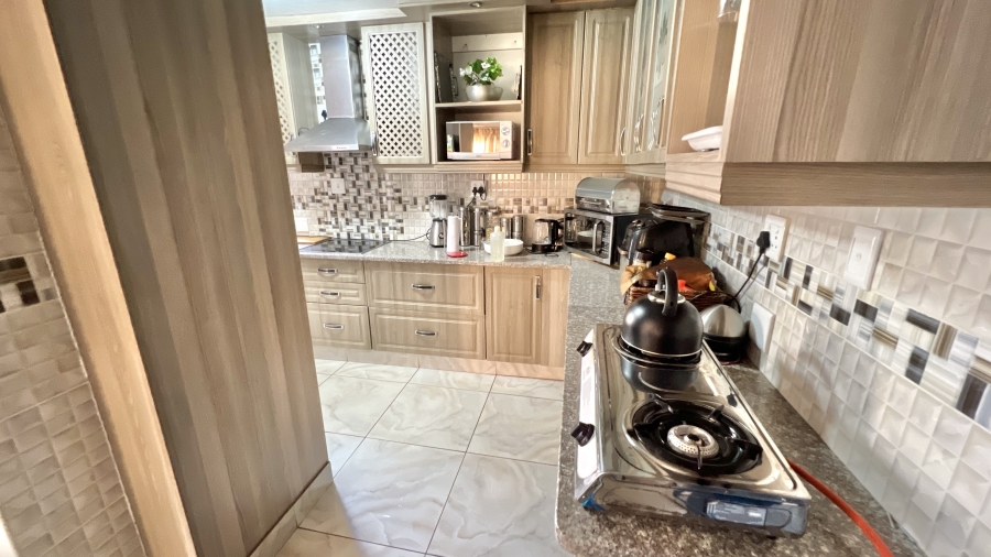 4 Bedroom Property for Sale in Rosslyn Gauteng