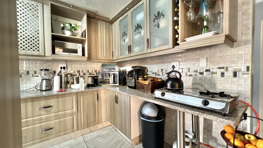 4 Bedroom Property for Sale in Rosslyn Gauteng