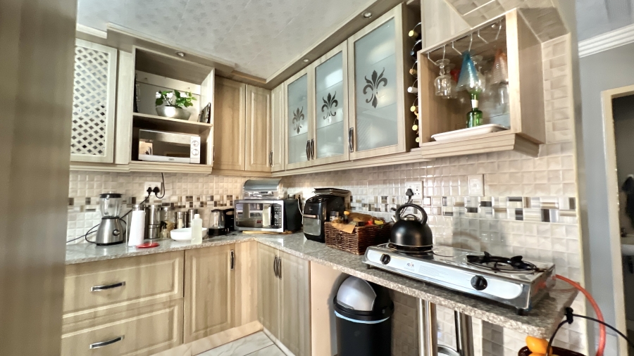 4 Bedroom Property for Sale in Rosslyn Gauteng