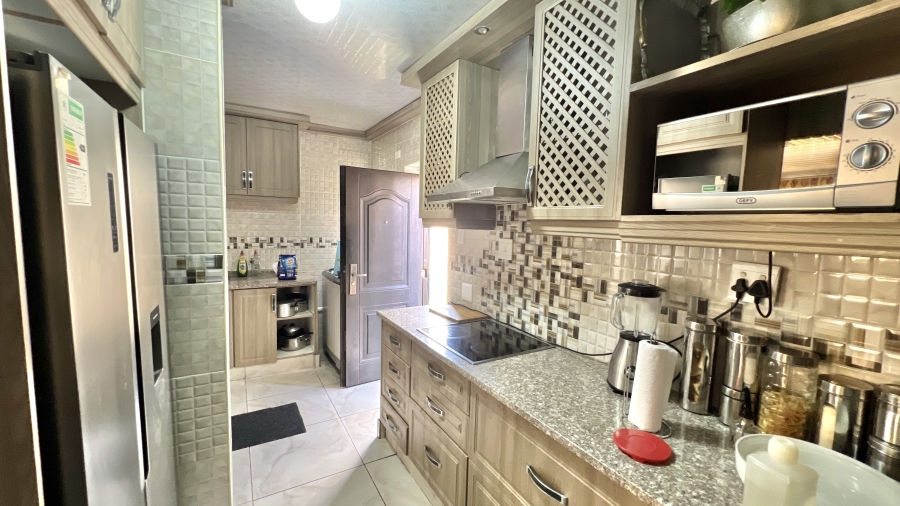 4 Bedroom Property for Sale in Rosslyn Gauteng